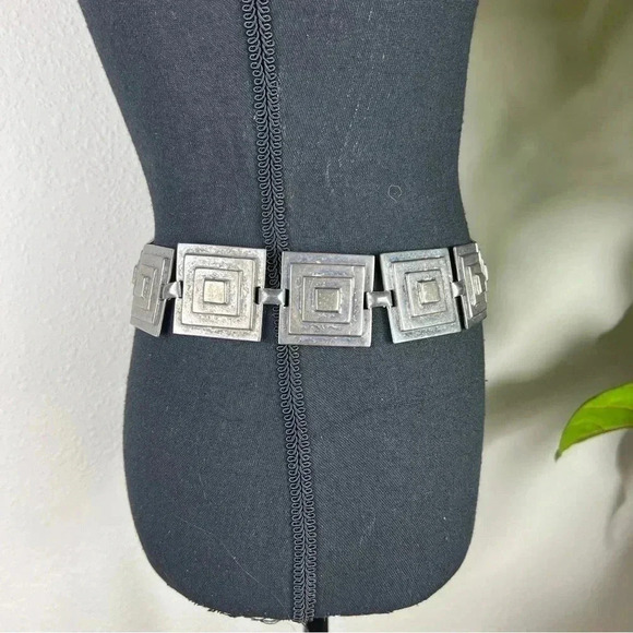 Escada Women’s Vintage Designer Geometric Silver/Black Antique Metal Chain Belt main image 13